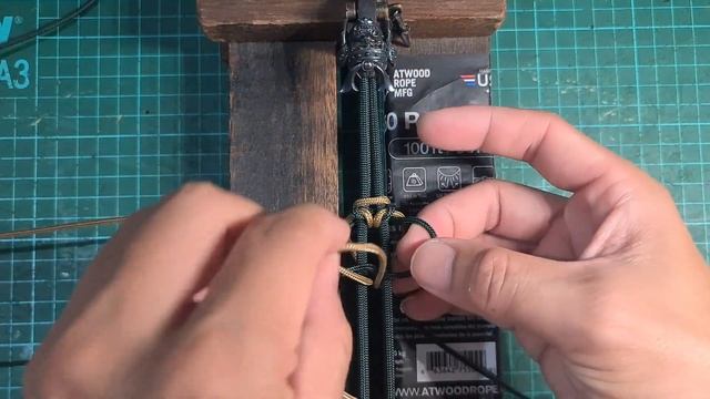 HOW TO MAKE MODIFIED SANCTIFIED KNOT PARACORD BRACELET WITH BEAD AND SHACKLE USING 275 CORD. смотреть онлайн