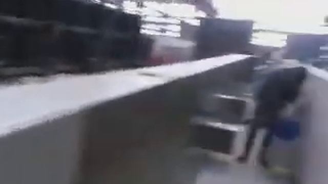 Краска тоже прёт))) гидрофобна краска токсичность зашкаливает. смотреть онлайн