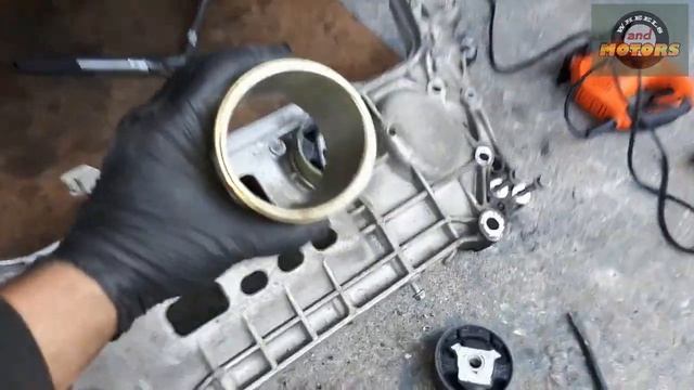 How I replaced subframe bush (lower engine mount) - VW, Skoda, Seat, Audi. смотреть онлайн