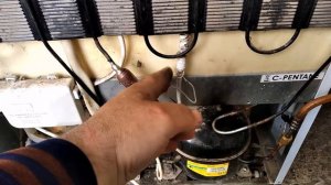 Как заправить холодильник R-134 манометр  2 шланга