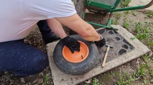 Заменил Подшипник на  садовую тачку