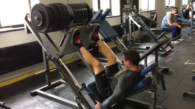 Жим ногами 400 kg (880 lbs)/20 rep смотреть онлайн