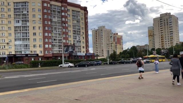 Минск Беларусь, район около станции метро Каменная Горка, подземный переход, август 2022 смотреть онлайн
