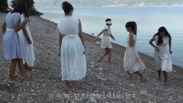 GREEK ANCIENT GAME : MYINDA (Blindman's Bluff)
