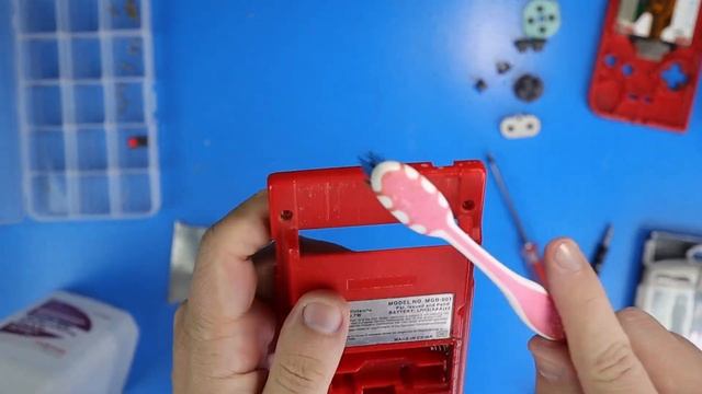Cleaning a Nintendo Game Boy Pocket - Viewer Submitted Retro Electronics Journey (Part 3) смотреть онлайн