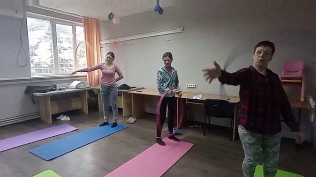 Как живут и чем занимаются беженцы из Украины на канале LIKE EVA plus смотреть онлайн