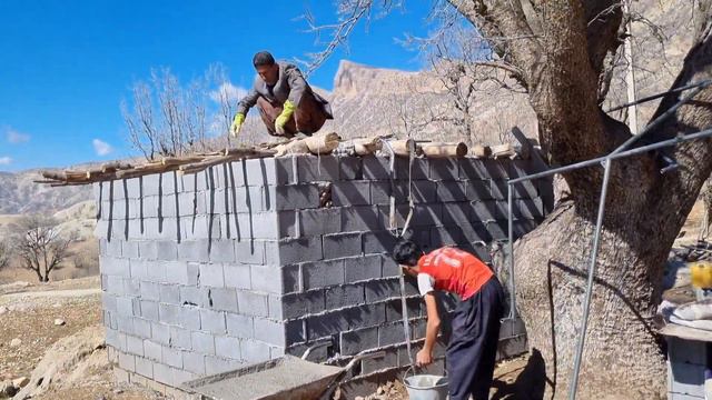 The operator man builds a shelter for Bita and her eight-month-old sister смотреть онлайн