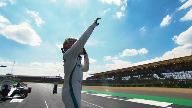 Top 10 Lewis Hamilton Pole Position Laps смотреть онлайн