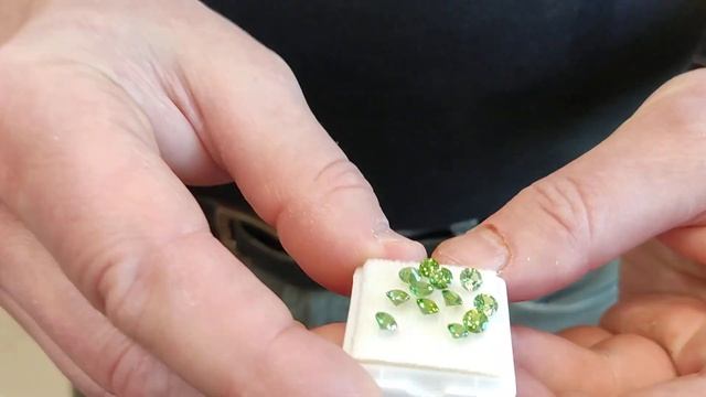 Драгоценные камни: гранаты, демантоиды. Цена, виды, происхождение смотреть онлайн