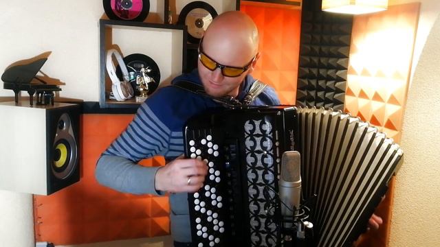 Сергей Лучко "You can leave your hat on" сover folk смотреть онлайн