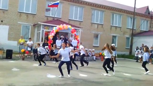 Танец под песню HOME-пока за окном фанари смотреть онлайн