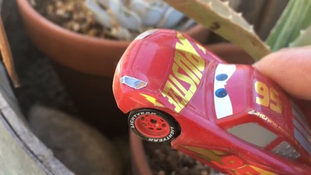 Disney Cars 3 Toys LIGHTNING McQueen ESCAPES Miss FRITTER Thunder Hollow Demo Derby CRASH MAYHEM смотреть онлайн