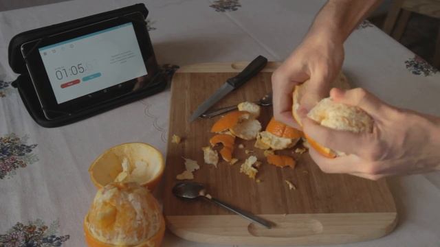 Быстро почистить апельсин ножом и ложкой - Лайфхак или Лайффак? смотреть онлайн