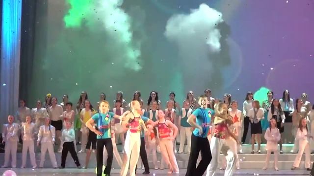 "Танцующее детство" БКЗ "Октябрьский" смотреть онлайн