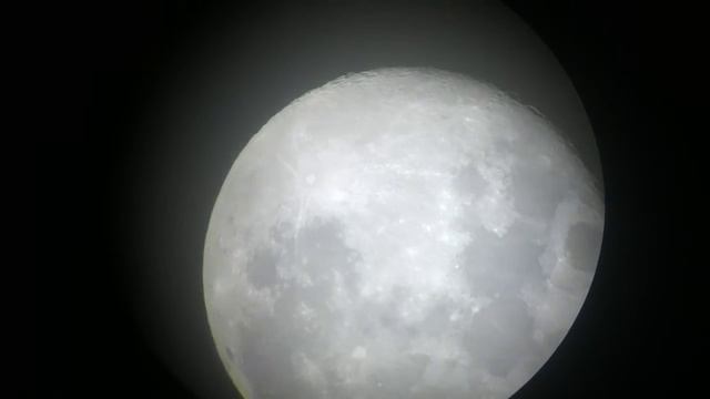 Луна в телескоп / Moon through a telescope смотреть онлайн