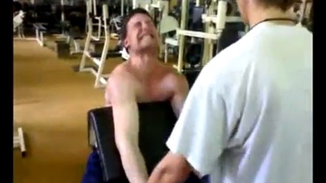 Качок Обосрался смотреть онлайн