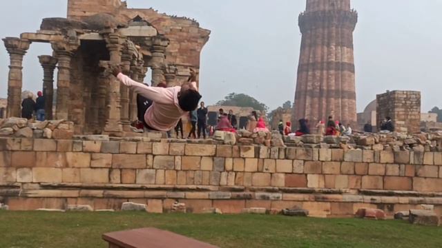 Rose Prank🌹Pretty Girls Reactions At ||KUTUB MINAR||