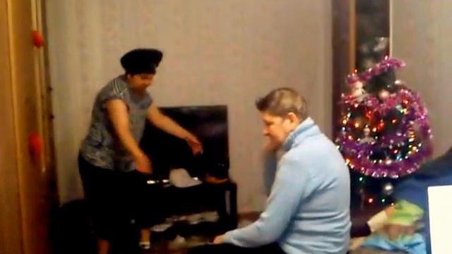 лезгинку танцует Теща!!!! оставляем коменты под видео,,,, ждем ваших мнений!!! смотреть онлайн