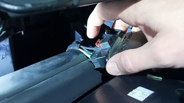 Замена резистора моторчика отопителя.