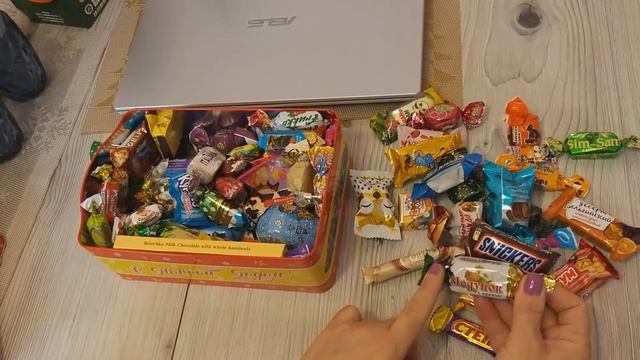 ВЛОГ. СЛАДКИЙ ПОДАРОК ОТ ДЕДА МОРОЗА. НАША ЁЛКА. ЗОЛОТАЯ МАСКА.К НОВОМУ ГОДУ МЫ ГОТОВЫ.ЗА ПРОДУКТАМ