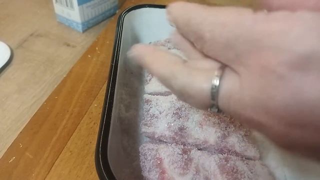 Солю сало по рецепту немца репатрианта из Казахстана / Рецепт засолки вкусного сала. смотреть онлайн