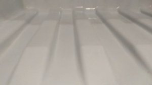 Холодильник Indesit  дал трещину