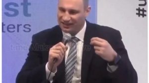 Наш Президент учит Кличко правильно выговаривать слова.Демилитаризазия и денацификация.