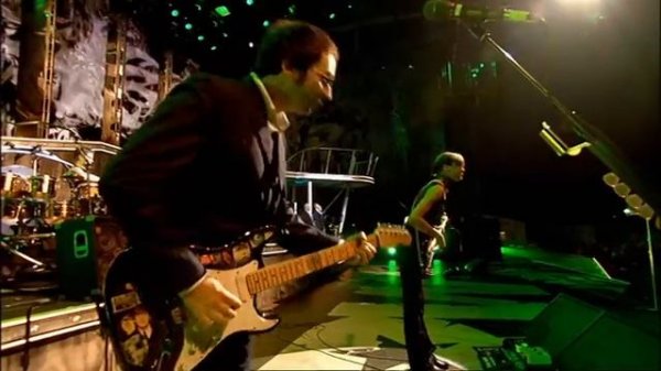 Robbie Williams - Supreme ( Live at Knebworth )