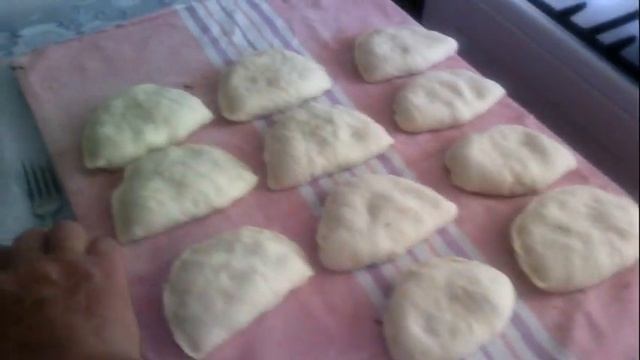 Пеку домашний хлеб,заодно и пирожки . смотреть онлайн