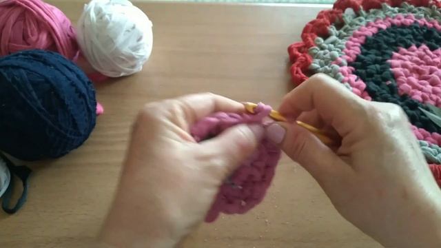 ПОДСТАВКА под ЧАЙНИК / КОВРИК /Вяжем крючком из старых футболок! Для начинающих! смотреть онлайн