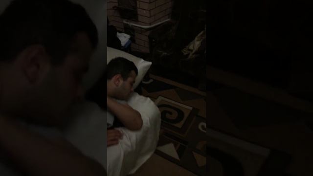 Как надо прикалываться над спящим человеком смотреть онлайн
