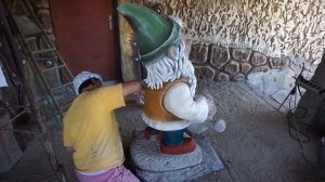 скульптура  гнома  из  цемента  ,  покраска акриловыми  красками, своими  руками.  для  дачи.