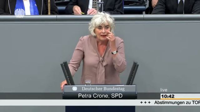 Petra Crone: Reform der Pflegeberufe [Bundestag 22.06.2017] смотреть онлайн