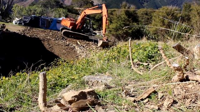 Abandoned digger gets put back to work смотреть онлайн