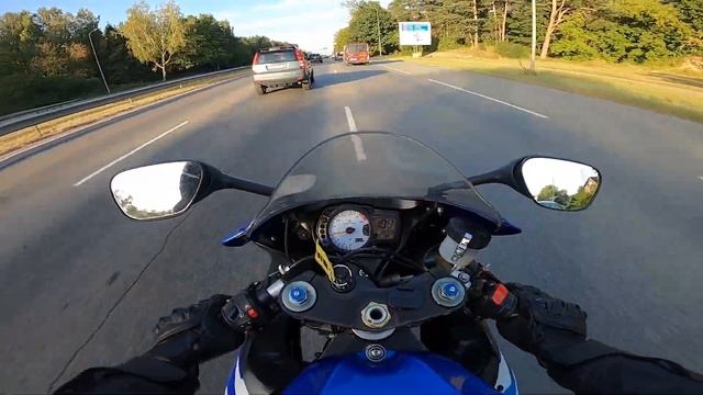 Пожилой навал. Suzuki разрывает Ducati Panigale смотреть онлайн