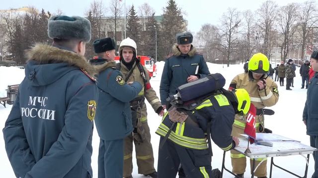 В Кузнецке в ТЦ «Родина» прошли пожарно-тактические учения смотреть онлайн