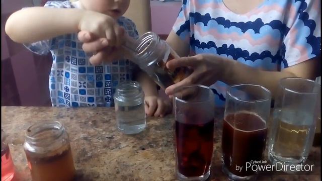 Эксперимент с водой. Горячая и холодная вода. Окрашивание. смотреть онлайн