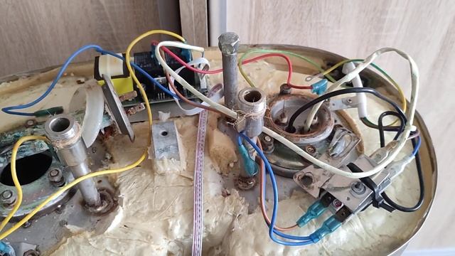 Бойлер отключается от сети. Срабатывает термодатчик. Бойлер не включился вода холодная не греет