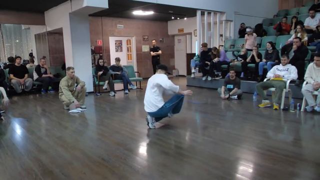 profi 1x1 bboy Barmin bars vs Den mad - "ALL OPTION" break dance battle смотреть онлайн