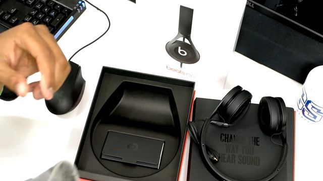 Beats EP Headphones Unboxing смотреть онлайн