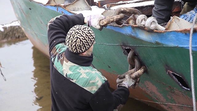 Подъем судна из реки Нева "Спас-Трак 4х4" смотреть онлайн