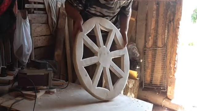 Креатив, творчество. Оформление мебели. Как сделать люстру из колеса. смотреть онлайн