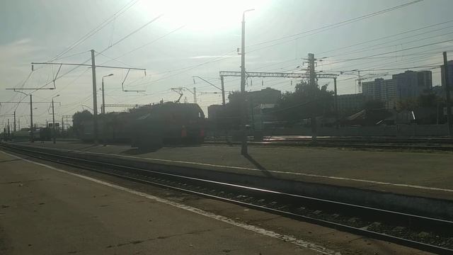Электровозы ЭП1М-441 и ЭП1М-762 следуют из-под поезда №125 Новороссийск - Москва смотреть онлайн