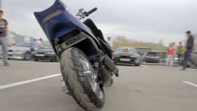 красивый мопед смотреть онлайн