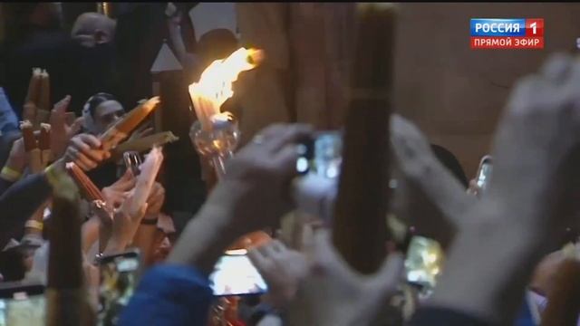 В Иерусалиме в Храме Воскресенья Христова сошел Благодатный огонь смотреть онлайн