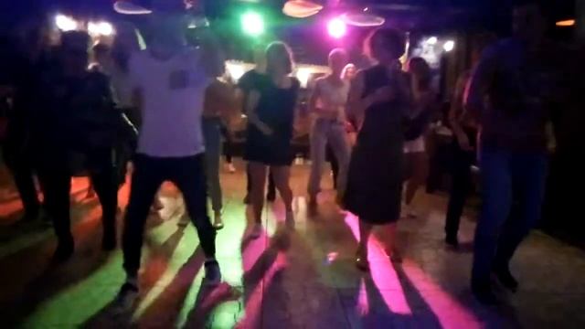 Меренге с Чино в Liberty Bar - Frank Reyes "Por Ti No Sufro" смотреть онлайн