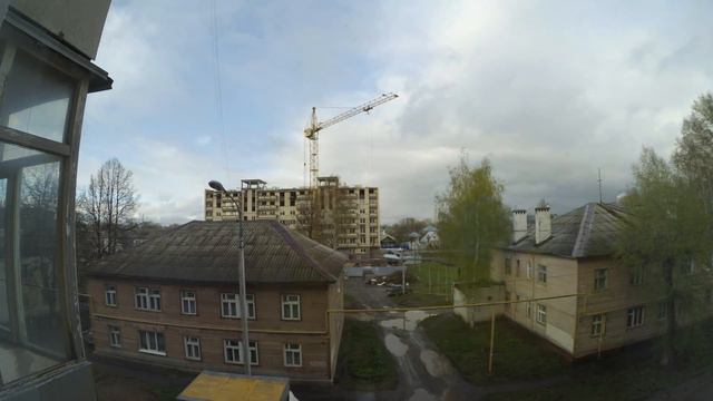 2017.05.12 Работа крана. Постройка дома. Вид из спальной. Четвёртый таймлапс. смотреть онлайн