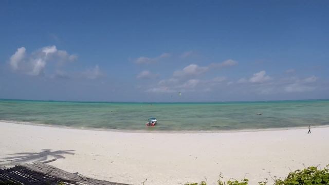 Грандиозный прилив высотой 4.7м на острове Занзибар. Tide on the island of Zanzibar. 4K смотреть онлайн