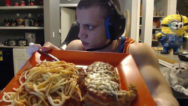 Tyler1 shows off his dinner but he actually shows off his dinner and nothing else happens смотреть онлайн