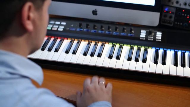 обзор Native Instruments Komplete Kontrol S-Series смотреть онлайн